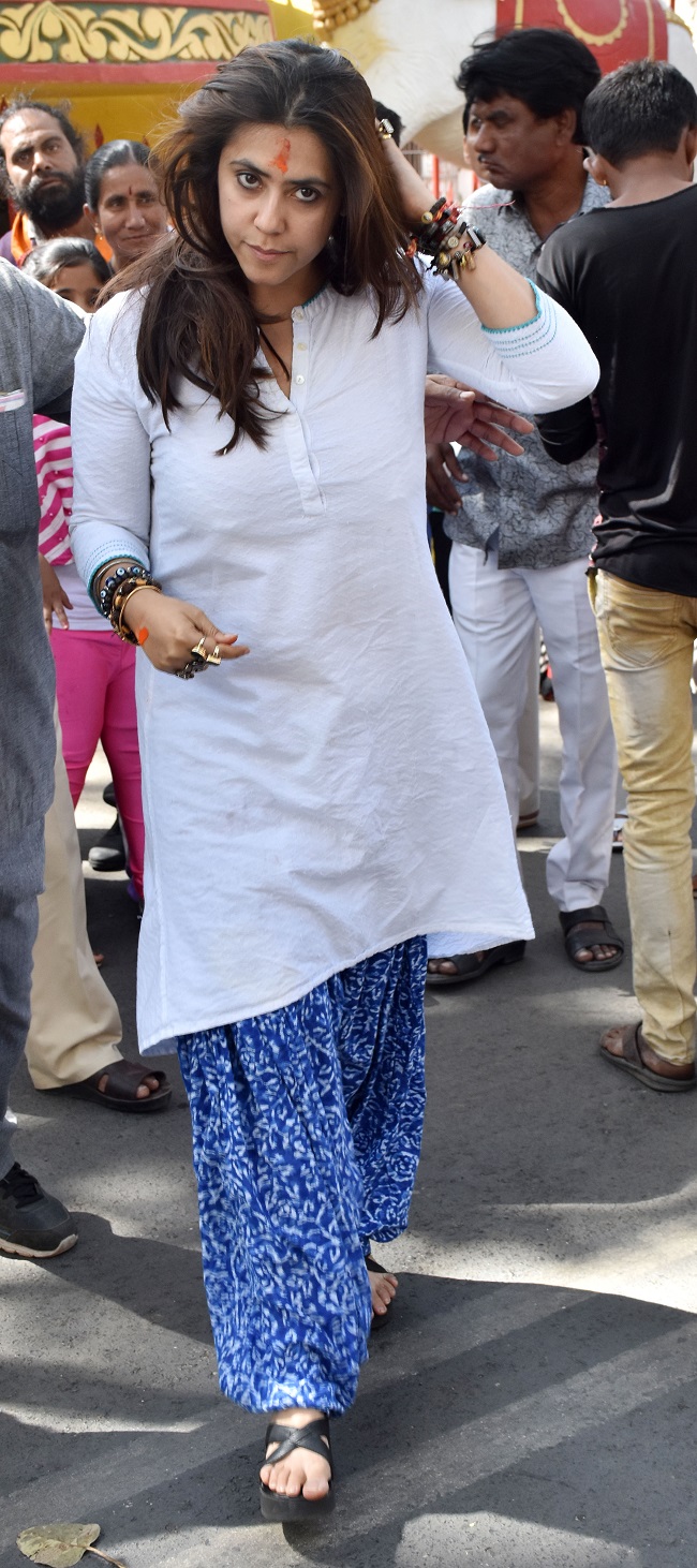 //www.jagranimages.com/images/ektastylemandir_2019_2_10_105855_s.jpg