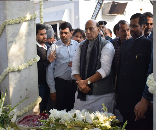 //www.jagranimages.com/images/george-fernades-funeral10_2019_1_31_164857_s.jpg