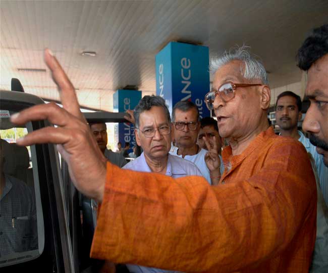 //www.jagranimages.com/images/george-fernandes-pic_2019_1_29_16944_s.jpg