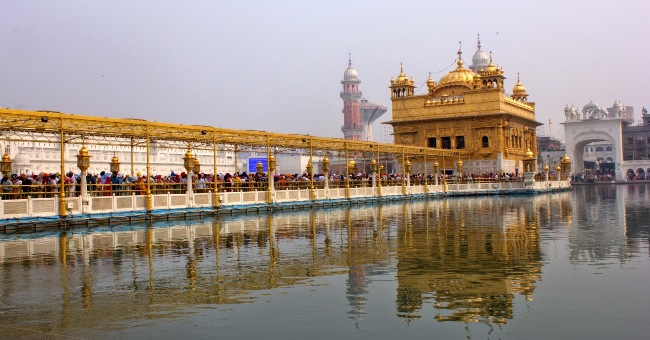//www.jagranimages.com/images/golden_2017_12_15_172552_s.jpg