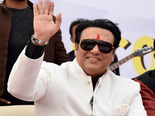 पटना पहुंचे गोविंदा ने भोजपुरी में की लोगों से बात, खूब सुनाए डायलॉग व गाने, देखें तस्वीरें...