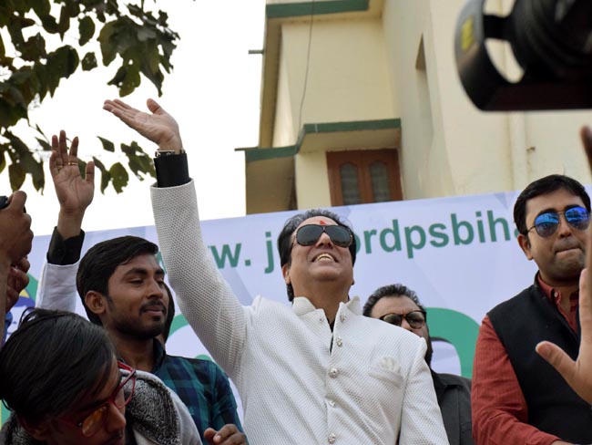 पटना पहुंचे गोविंदा ने भोजपुरी में की लोगों से बात, खूब सुनाए डायलॉग व गाने, देखें तस्वीरें...
