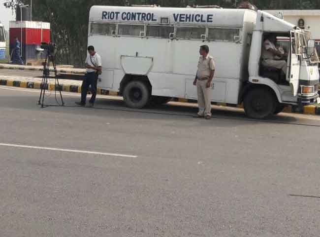 देखें तस्वीरें: एसवाइएल के मुद्दे पर सड़कों पर इनेलो, यात्री परेशान