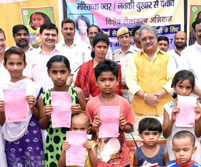 तस्वीरों में देखें-इंसेफलाइटिस मिटाने को योगी सरकार का विशेष अभियान