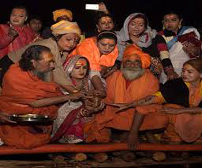 //www.jagranimages.com/images/juna-akhada_2019_1_15_165352_s.jpg