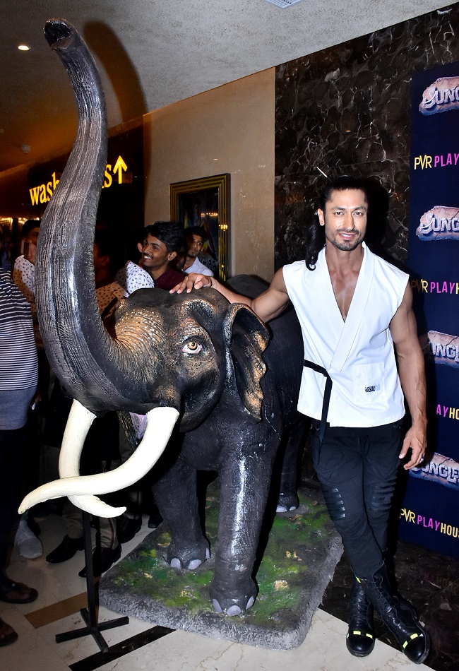 //www.jagranimages.com/images/jungleescreeingtwo_2019_3_29_1069_s.jpg