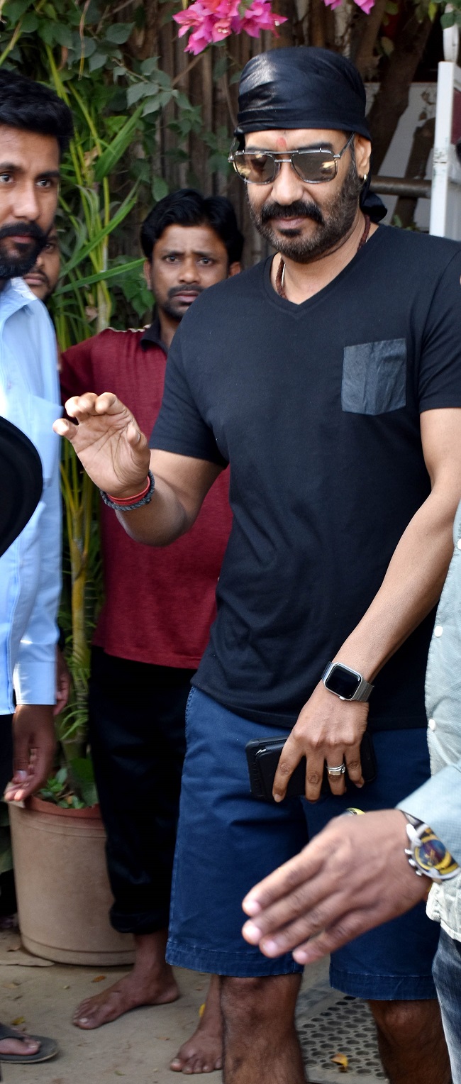 //www.jagranimages.com/images/kajolajayfans_2019_3_14_132849_s.jpg