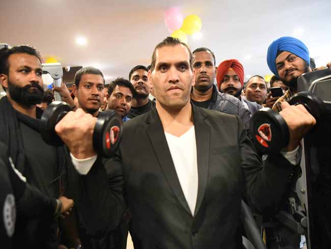 पटना पहुंचे महाबली खली ने कहा-फिल्मों से बढ़ी रेसलिंग की लोकप्रियता, देखें तस्वीरें...