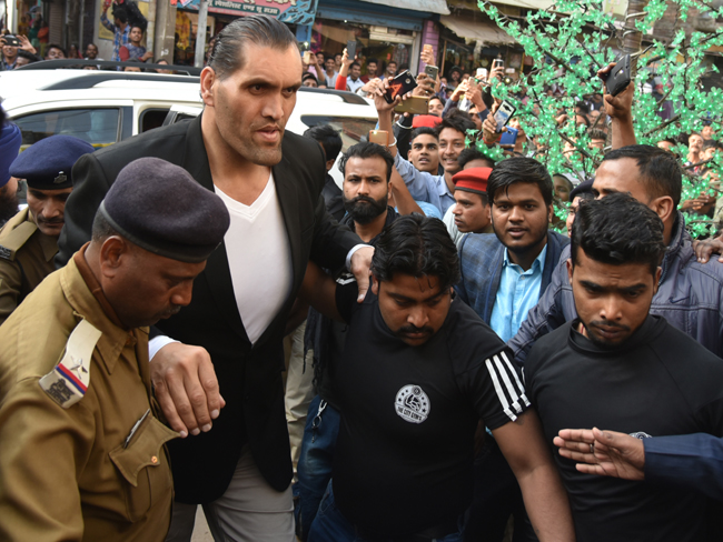 पटना पहुंचे महाबली खली ने कहा-फिल्मों से बढ़ी रेसलिंग की लोकप्रियता, देखें तस्वीरें...