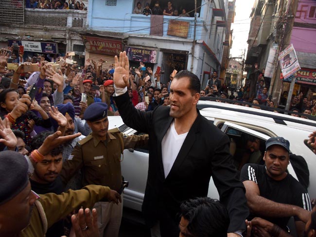 पटना पहुंचे महाबली खली ने कहा-फिल्मों से बढ़ी रेसलिंग की लोकप्रियता, देखें तस्वीरें...