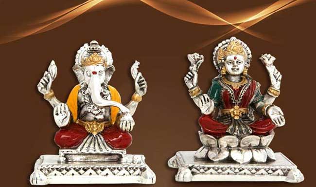 धनतेरस के दिन लक्ष्मी को करना चाहते हैं प्रसन्न तो जरुर अपनायें ये अचूक उपाय