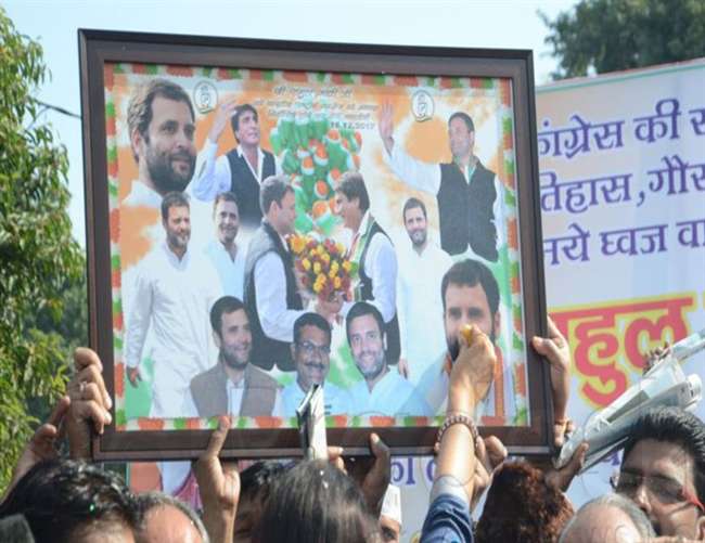 राहुल गांधी बने कांग्रेस के नए अध्यक्ष, देखें कैसे पार्टी कार्यकर्ताओं ने मनाया जश्न