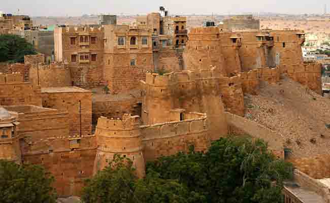//www.jagranimages.com/images/mahbobabad-080617_2017_6_8_164231_s.jpg