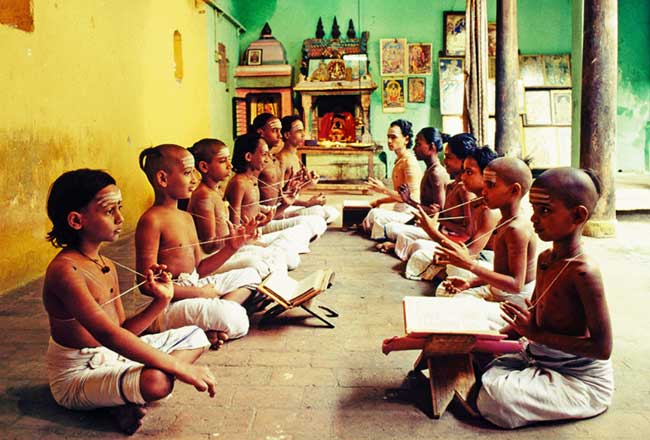 संस्कृत बोलने वाले इस गांव के हर घर से एक है इंजीनियर या अफसर, जानें इनके बारे में