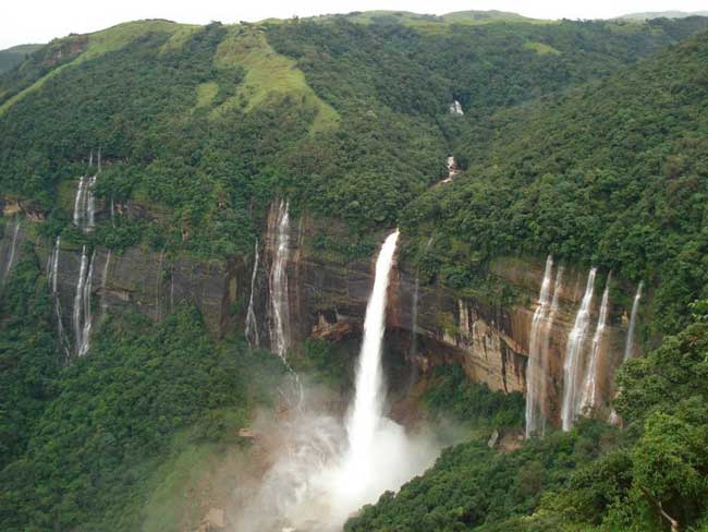 नोहकालीकाई फाल्स, चैरापूंजी (मेघालय )