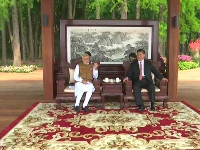 Photos: पीएम मोदी का वुहान दौरा, शी चिनफिंग संग दिखे अलग अंदाज में