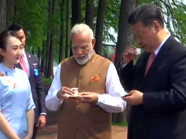 Photos: पीएम मोदी का वुहान दौरा, शी चिनफिंग संग दिखे अलग अंदाज में