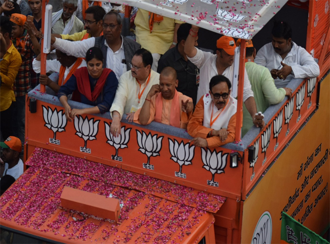 गंगा किनारे कुछ ऐसे चली मोदी सुनामी, अद्भुत था नजारा; आप भी देखें