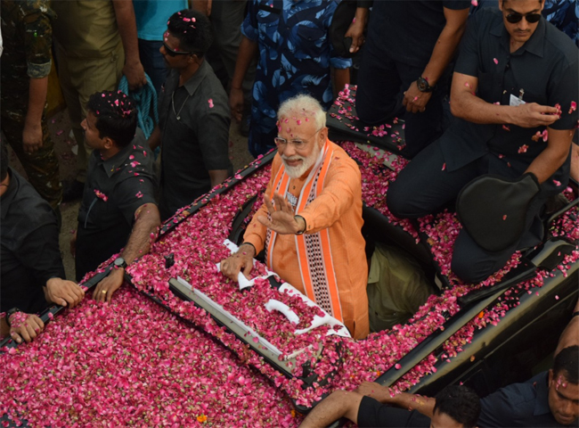 गंगा किनारे कुछ ऐसे चली मोदी सुनामी, अद्भुत था नजारा; आप भी देखें