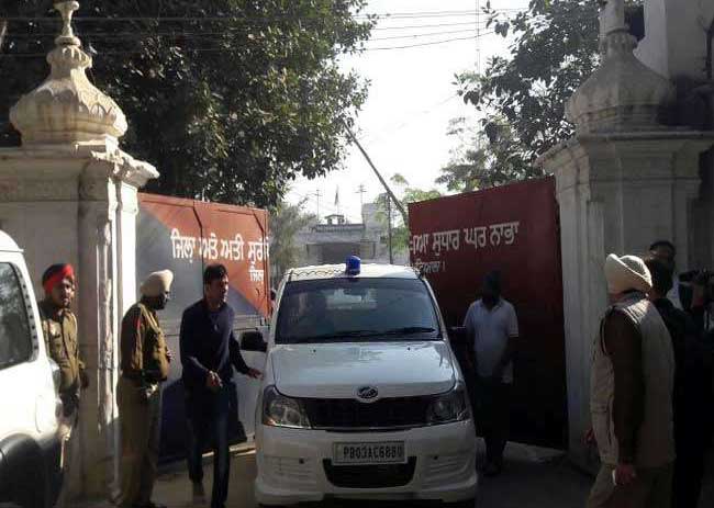 पंजाब के नाभा जेल पर हमला, देखें तस्वीरें
