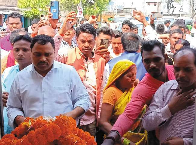 शिवा महतो के अंतिम दर्शन को नावाडीह में उमड़ा जनसैलाब