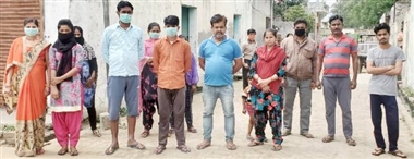 फैक्ट्री बंद होने पर बेरोजगार हुए मजदूरों को नहीं मिला वेतन