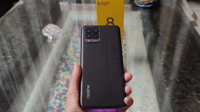 Realme 8 Review: आकर्षक डिजाइन, लेकिन फीचर्स के मामले में क्या वाकई है दमदार?