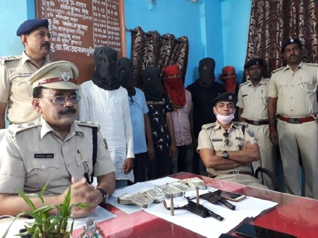 सीएसपी संचालक लूटकांड में पांच गिरफ्तार, तीन लाख रुपये बरामद