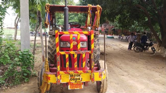 चोरी की ट्रैक्टर व देशी कट्टा के साथ एक अपराधी गिरफ्तार
