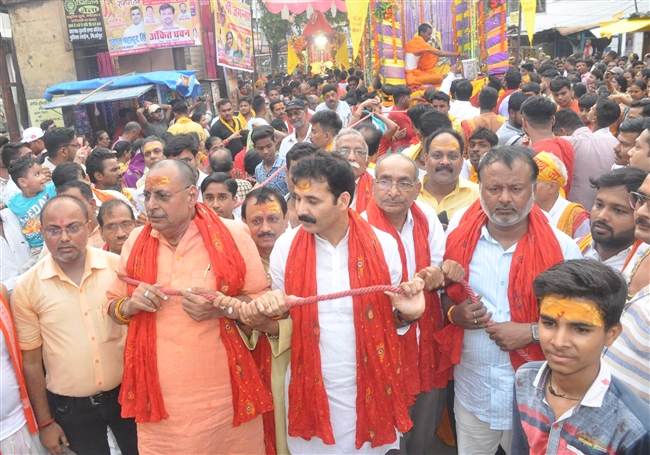 मनोरम रथ पर निकले संसार के स्वामी भगवान जगन्नाथ, वातावरण भक्तिमय