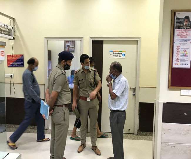 बदमाशों ने कैश लेकर आ रहे शराब ठेके के मैनेजर को मारी गोली Dehradun News