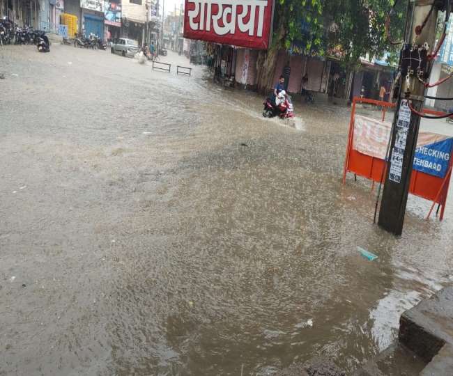हिसार में छाए बदरा, फतेहाबाद जिले में से एक दिन की राहत के बाद रविवार को फिर बरसे मेघा