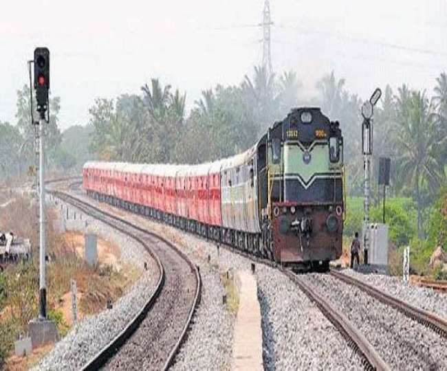 रेलवे ने आज कैंसिल की कम ट्रेनें, फिर भी List में चेक कर ही निकलें घर से