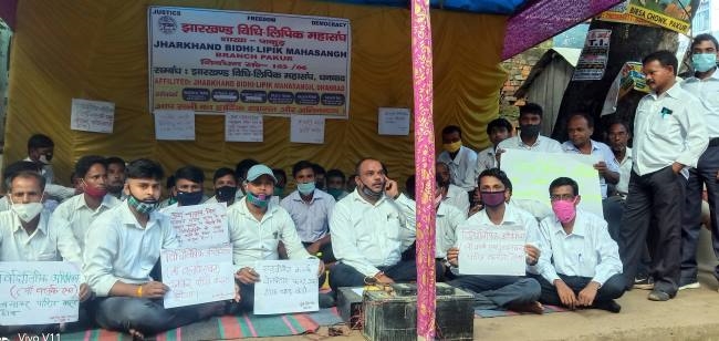 सरकार मांगें पूरी करें, नहीं तो तेज होगा आंदोलन