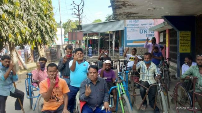 दिव्यांगों ने शहर में निकाला मतदाता जागरुकता रैली
