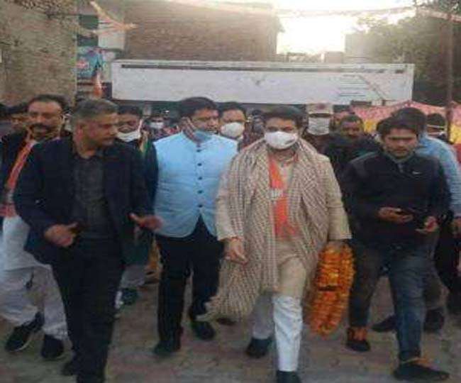 अनुराग ठाकुर बोले- अब्दुल्ला-मुफ्ती परिवारों ने स्वार्थ के लिए लोकतंत्र कमजोर किया