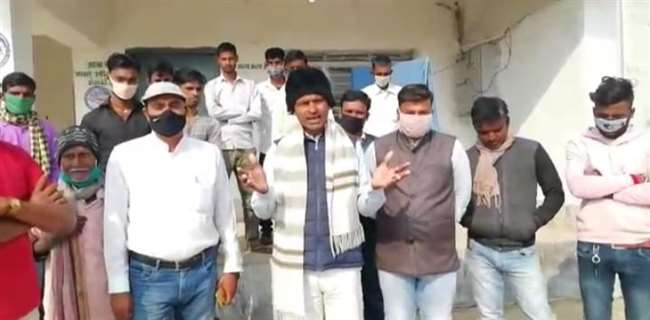 नवादा में ग्रामीणों ने वार्ड एवं सचिव पर योजनाओं को बंदरबांट करने का लगाया आरोप, BDO को दिया आवेदन
