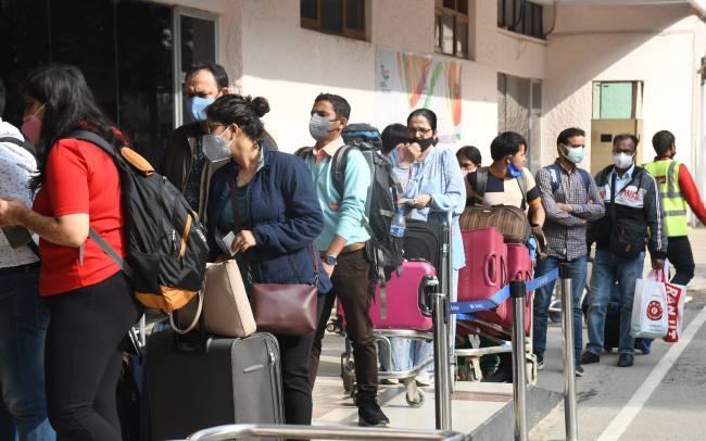 फ्लाइट पकड़नी है तो तीन घंटे पहले निकलें घर से