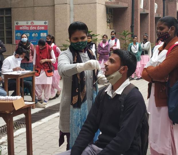 रासेयो ने चलाया सफाई अभियान, कोविड की जांच कराई
