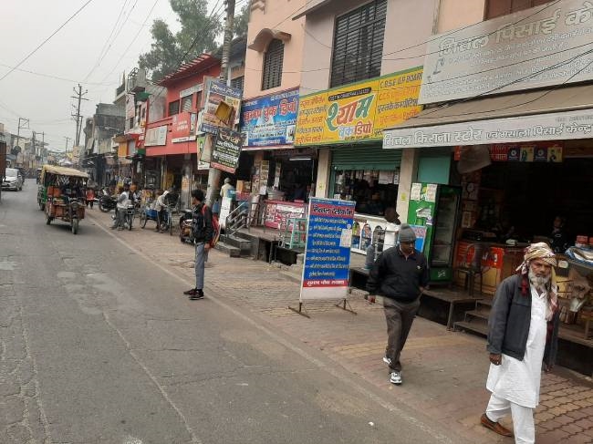 मवाना में साप्ताहिक बंदी बेअसर, रोज की तरह खुल रहीं दुकानें