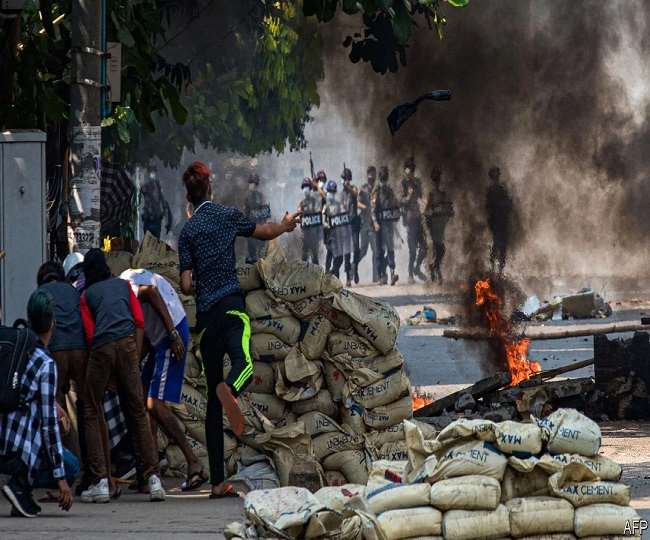म्यांमार के सुदूर सीमा क्षेत्र में सेना और विरोधी बलों के बीच संघर्ष में मारे गए 61 नागरिक