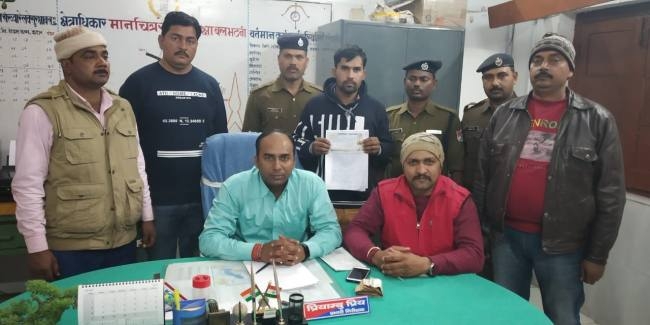 रेलवे के आरक्षण काउंटर पर छापा, टिकट दलाल गिरफ्तार