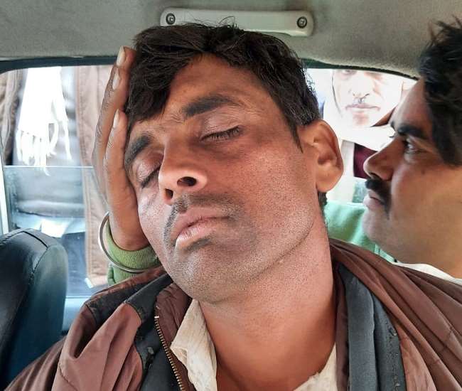 सार्वजनिक शौचालय को लेकर हुए विवाद में दूसरे दिन चले लाठी-डंडे, प्रधान सहित कई घायल Aligarh news