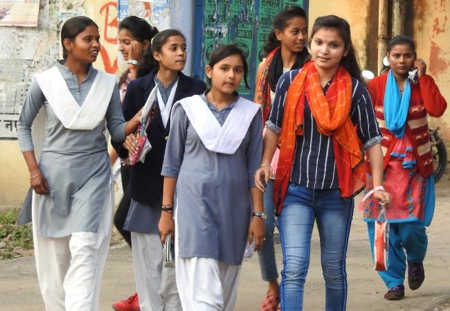 हाईस्कूल में 876 व इंटर में 98 परीक्षार्थी रहे अनुपस्थित