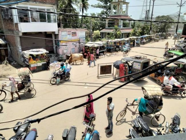लॉकडाउन में छूट से दुकानदारों में खुशी, बाजार की बढ़ी रौनक