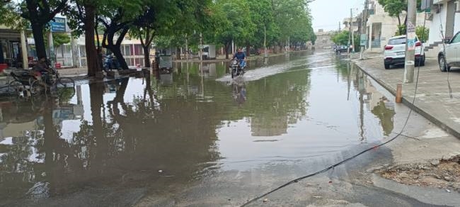 मानसून की पहली बारिश में ही शहर पानी-पानी