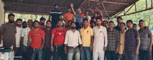 मंडी मानवां में युवाओं ने किया कंपनी के खिलाफ प्रदर्शन