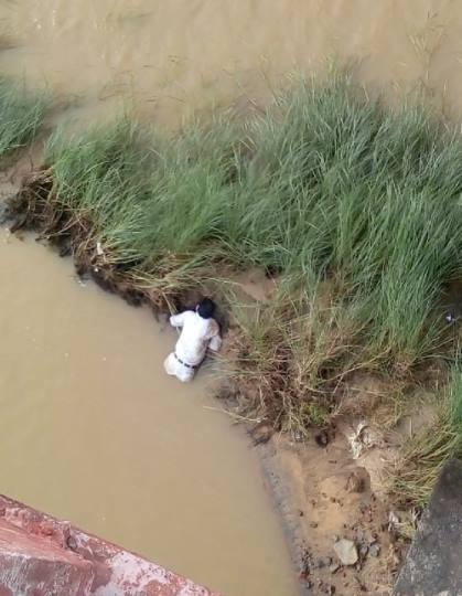 भेदिया स्टेशन के समीप अजय नदी में गिरने से गार्ड की मौत