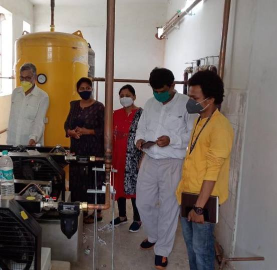 ऑक्सीजन प्लांट का काम अधूरा, वेंटिलेटर मशीन खा रही जंग