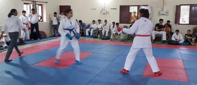 300 खिलाड़ियों ने राज्यस्तरीय प्रतियोगिता में दिखाया दम
